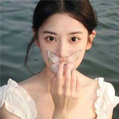 她爱他